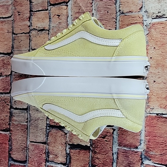 VANS LEATHER LOWTOPS, WOMANS SIZE 6.5 EUC - Picture 6 of 11